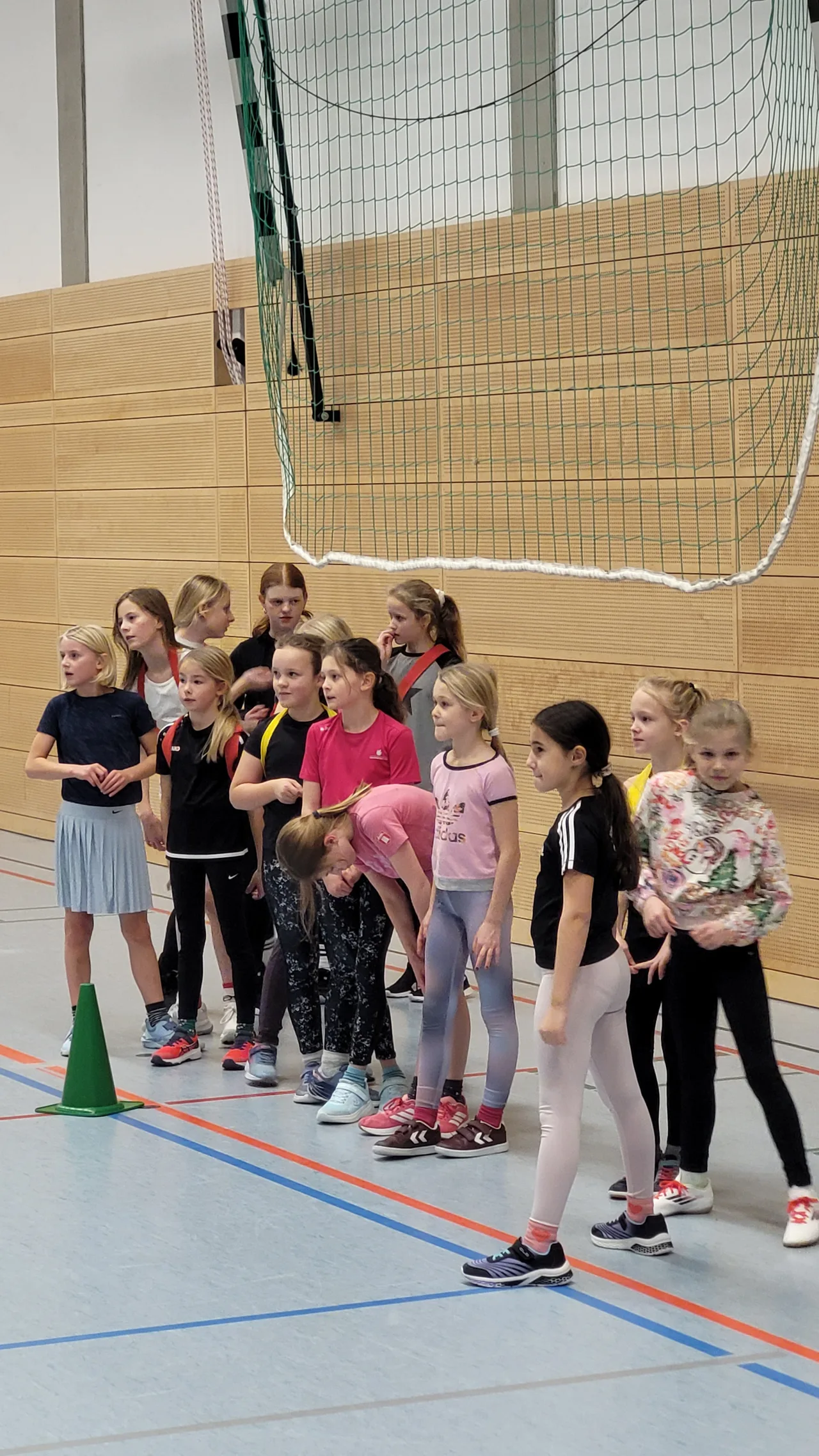 Kinder beim Leichtathletiktraining in der Amtsarena